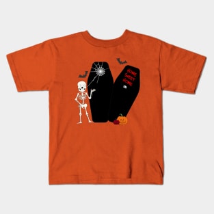 halloween skeleton coffin vector art Kids T-Shirt